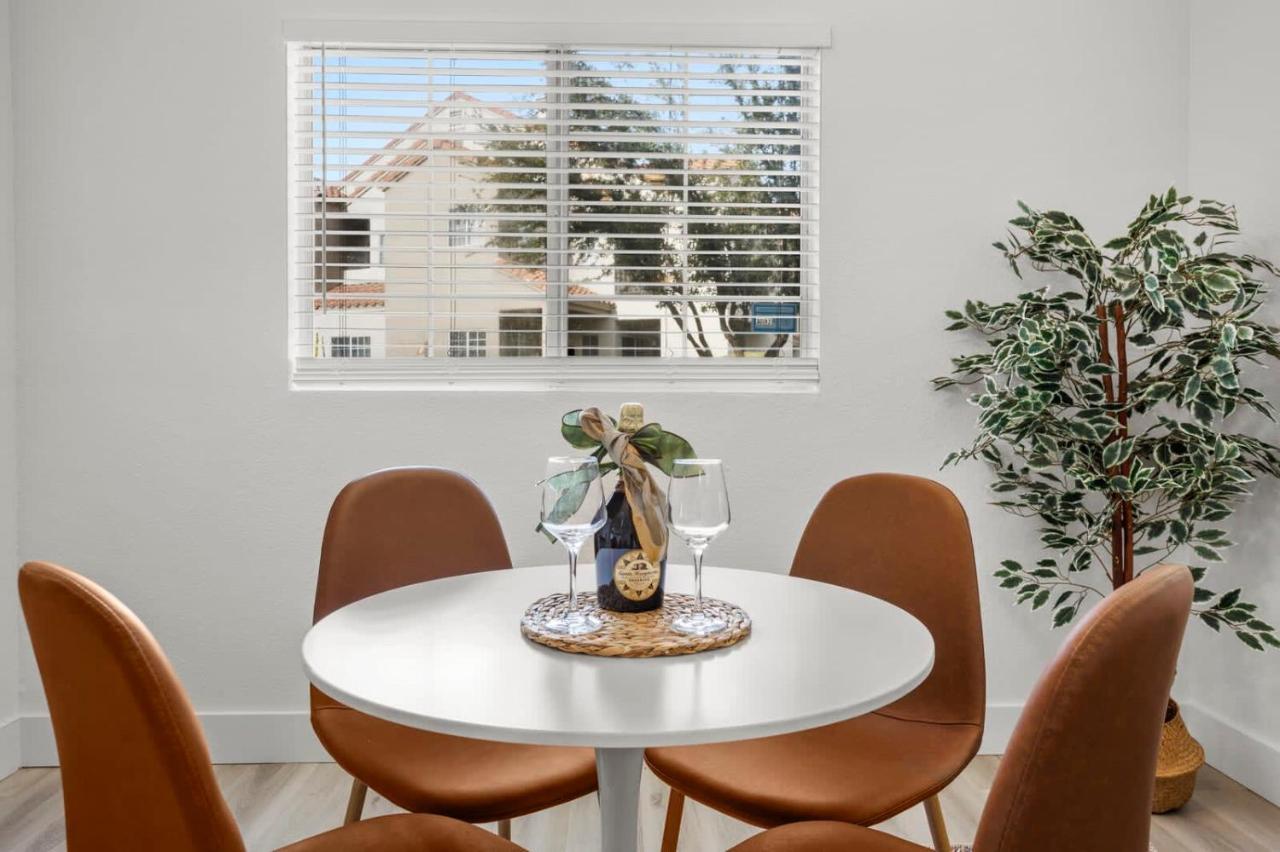 New Cozysuites Tpc With Parking, Pool Apartamento